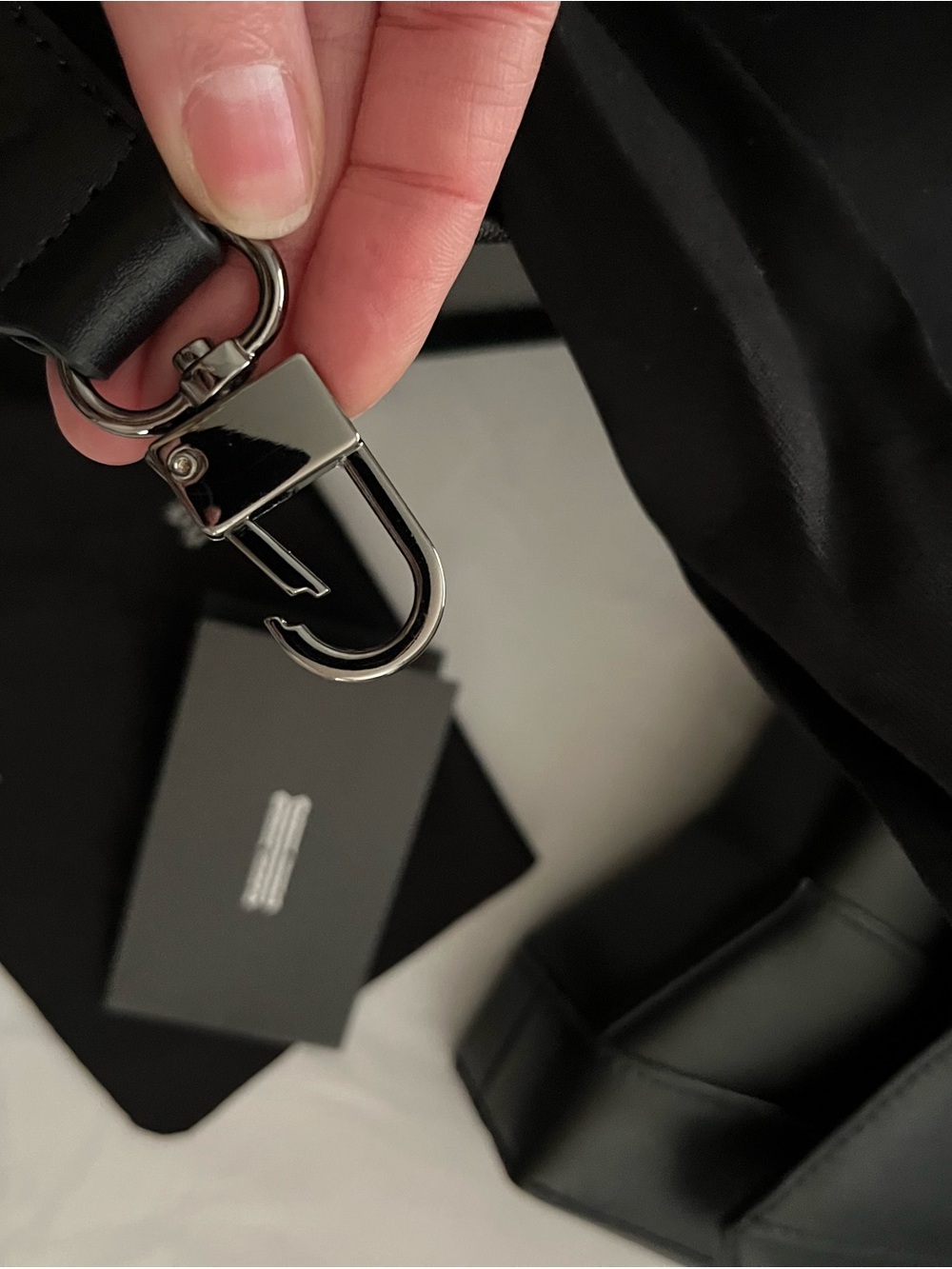RARE ROMANCE VAULTED CROSSBODY BAG 🖤 - Picture 7 of 7